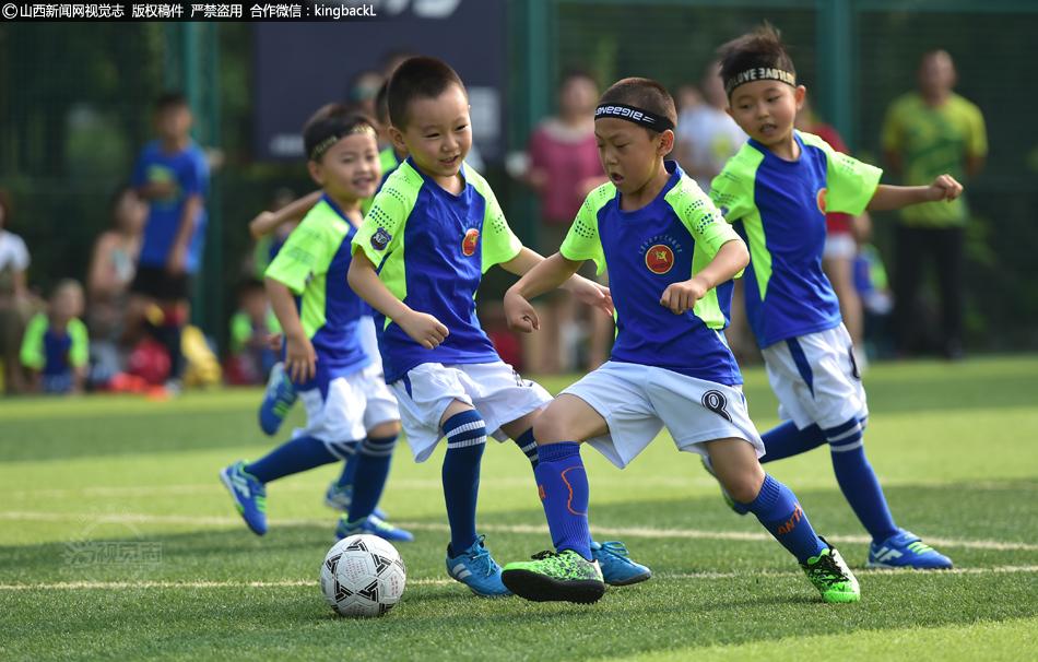 全国少年足球邀请赛会战龙城 幼儿比赛成亮点