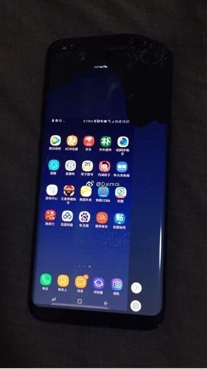 饱受摧残的三星S8碎个稀烂, 弯曲、漏液、烧焦