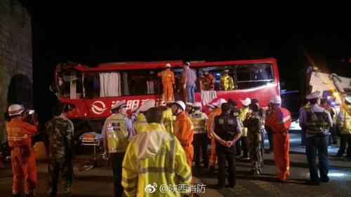 陕西高速发生车祸致36死 专家质疑隧道设计不合理