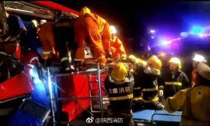 京昆高速特大交通事故致36死：多数乘客熟睡 没系安全带
