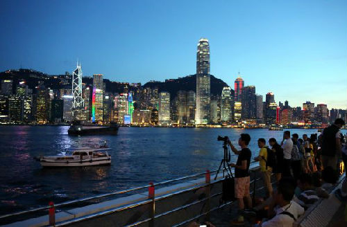 英媒称今年中国出境游客明显增加 支出将达2.3万亿人民币