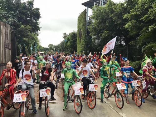 在珠海骑摩拜单车 感受马戏文化华丽魅力