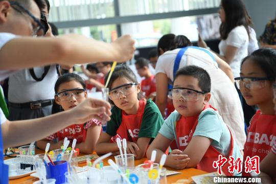 “小小化学家”重庆站启动 倡导健康饮食