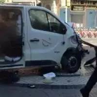 巴塞罗那遭惨烈恐袭，汽车撞人已致13死！ISIS宣称负责