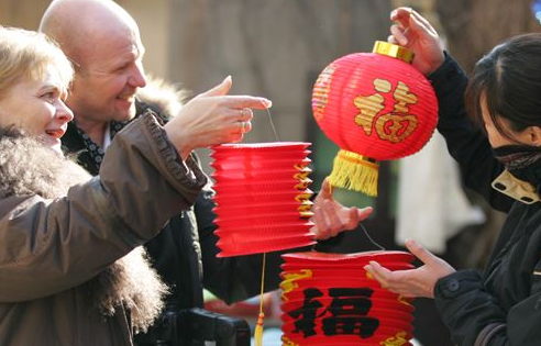 外国人在中国真的享受超国民待遇吗?其实处处