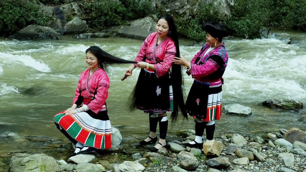 天下第一长发村|有的姑娘头发2米长,长相不敢恭维_手机凤凰网