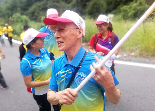 河南10000余人徒步攀登黄河长江分水岭,原来目的是这!