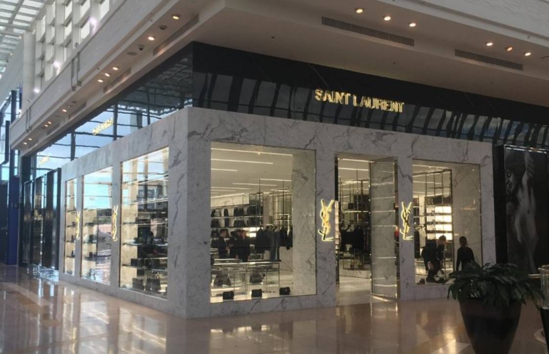 Michael Kors与马云握手言和?;雅诗兰黛集团去年净利润大涨;刘强东回应共产主义言论 称有媒体断章取义;Dior推小程序_凤凰资讯