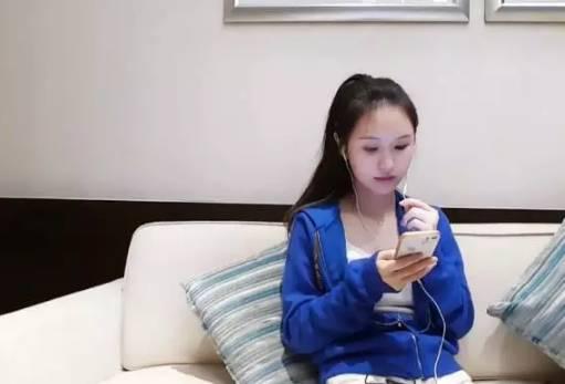 斗鱼女主播阿冷户外直播大变样,没有美颜摄像