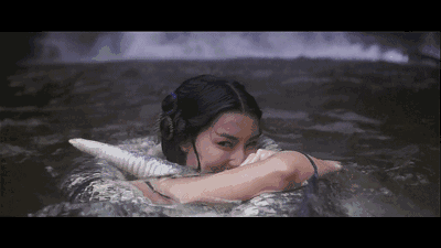 这一幕对于单纯的小孩子们来说,可能又要看懵逼了,哪里来的黑色蟒蛇?