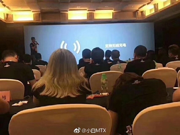 iPhone 8所谓内部PPT意外曝光：画面醉人！