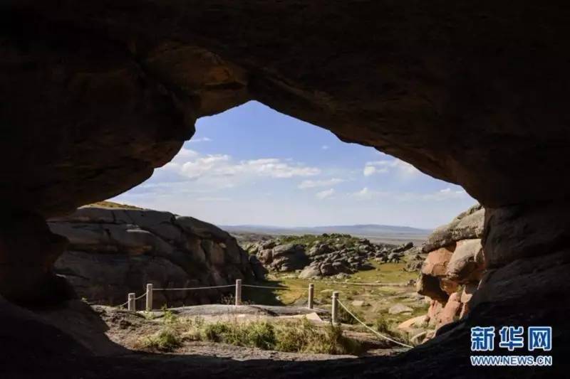 探秘新疆吉木乃县“通天洞” 看四万年前人类“洞穴家园”