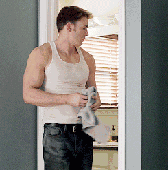 图片来源:instagram q   dr 提问  买了一件条纹睡衣领衬衣,需要内搭