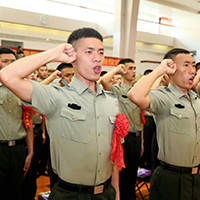 敬礼！驻香港部队退伍战士今日惜别香港返回内地