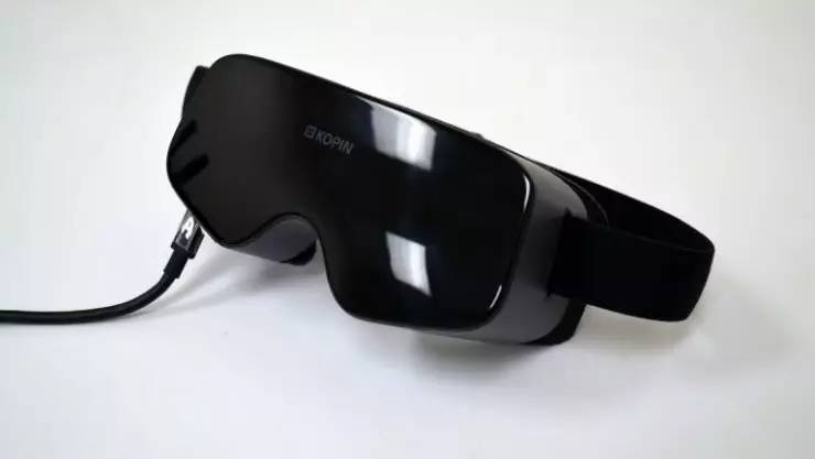 4K、1英寸微显示屏VR头盔体验记：一款为“秀”屏幕的设备