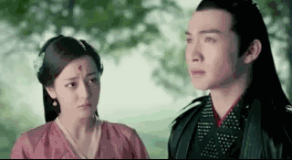 的前男友——翼君离境,而迪丽热巴出演的是白浅的大侄女——青丘凤九