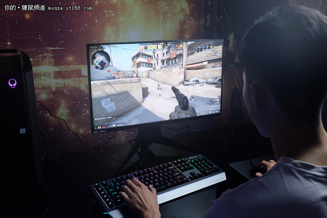 体验充满洪荒之力的外星人AW768键盘