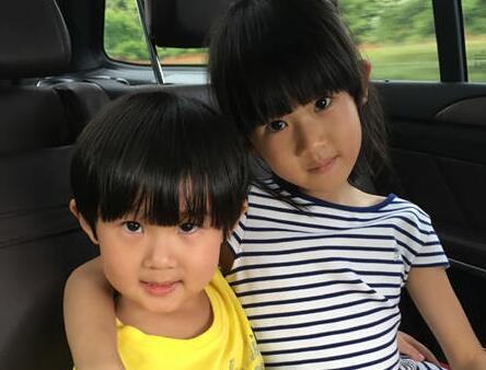 陆毅和女儿日常合影，大家竟然为了是姐姐还是妹妹这个问题吵翻了