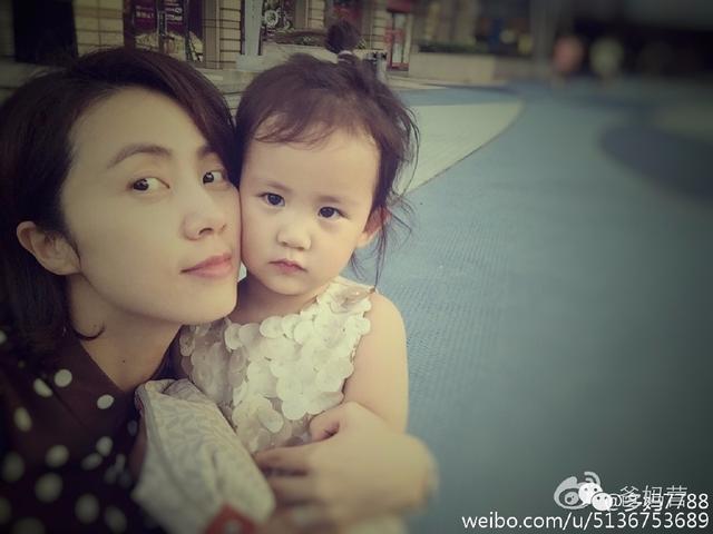 陆毅和女儿日常合影，大家竟然为了是姐姐还是妹妹这个问题吵翻了