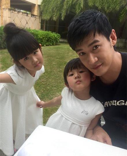 陆毅和女儿日常合影，大家竟然为了是姐姐还是妹妹这个问题吵翻了
