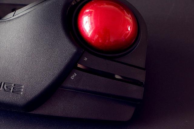 CAD必备？比多数游戏鼠标手感更好-宜丽客无线轨迹球鼠标体验