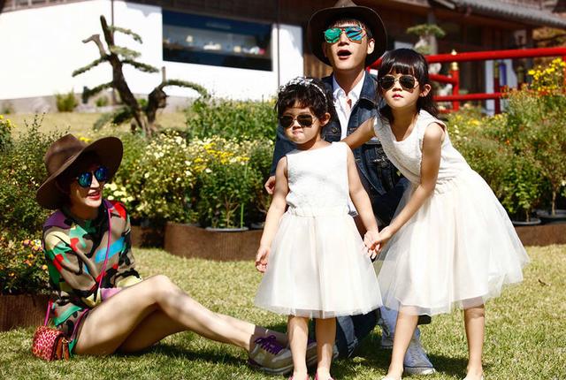 陆毅和女儿日常合影，大家竟然为了是姐姐还是妹妹这个问题吵翻了