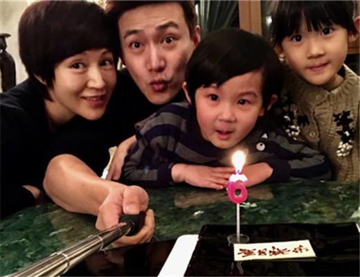 陆毅和女儿日常合影，大家竟然为了是姐姐还是妹妹这个问题吵翻了