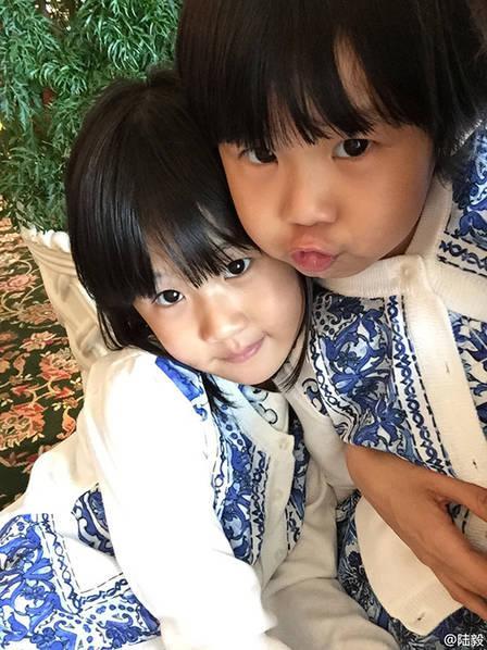 陆毅和女儿日常合影，大家竟然为了是姐姐还是妹妹这个问题吵翻了