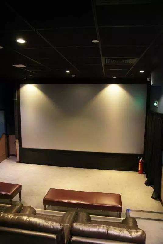 七夕,请情侣们包场看电影!不要钱!有吃有喝还送住宿!