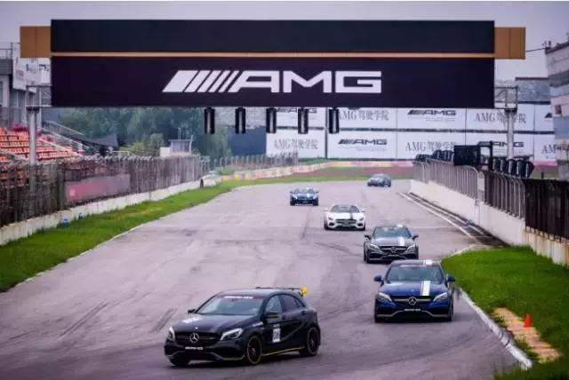 世界上最爽的事情，莫过于驾驶AMG GT 3在赛道上咆哮！