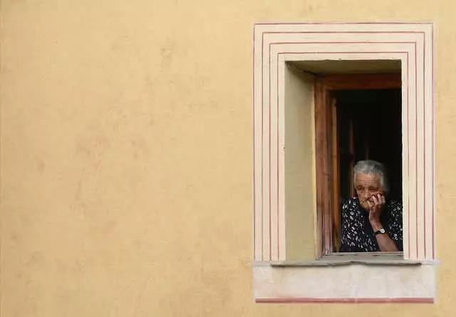 经典摄影之全球60张“窗的故事”