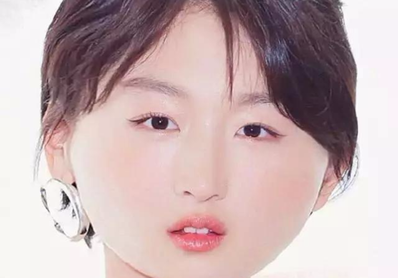 周冬雨自黑"童颜巨乳"，颖儿励志减肥这些明星有毒!_凤凰资讯