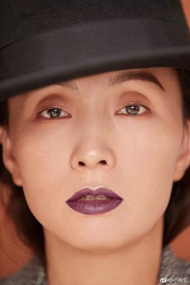 小陶虹晒了一组写真,这双眼睛把网友吓得不轻