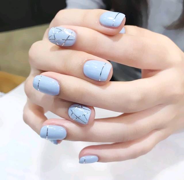 蓝绿金银线美甲,高级感妥妥的图片