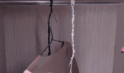 她在衣柜里系了根鞋带,衣柜竟然瞬间大一倍,服!