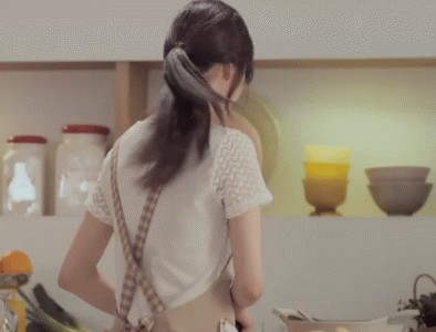 搞笑内涵图:嫂子,你穿这样出门就不怕大哥揍你呀