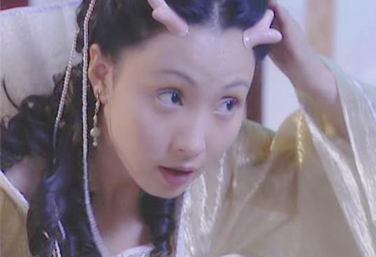 小陶虹晒了一组写真,这双眼睛把网友吓得不轻