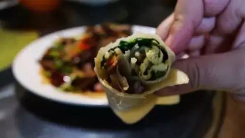 从早餐馕到攻略串串,这密室新疆人养秋膘的宜昌奥秘夜宵之家逃脱就是图片