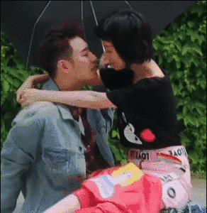 吴昕为潘玮柏把短发