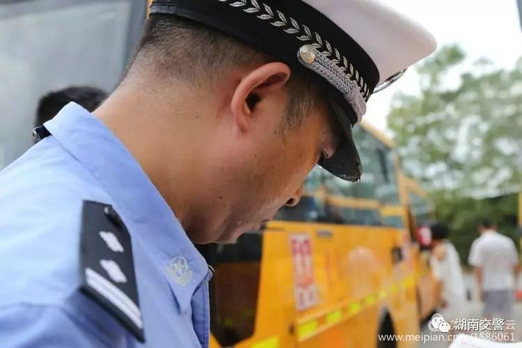 创建优秀团队 秋季开学来临,郴州宜章交警在忙啥