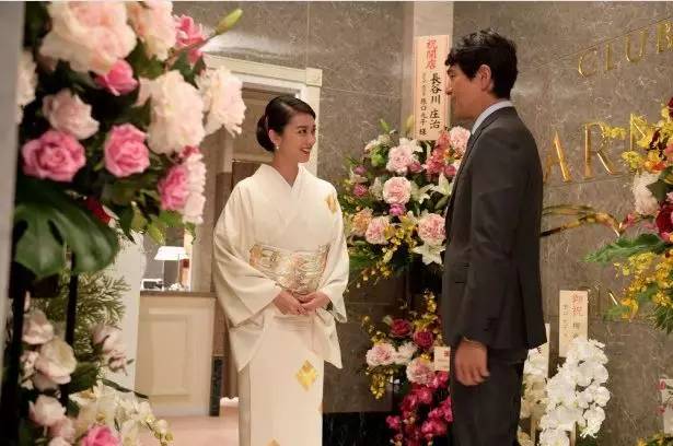 黑色皮革手册:银座史上最年轻妈妈桑的传奇|五官科_凤凰资讯