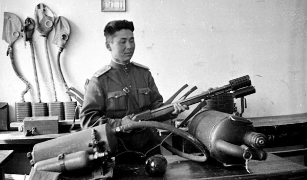 1921年苏联经济e?策_俄罗斯1921年不为人知的惨状(2)