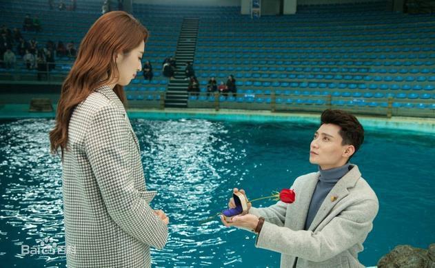 张翰因参演《战狼2》人气回升，主演《如若巴黎不快乐》备受关注_凤凰资讯