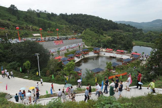 汪集鸡汤张店鱼面，这30道菜代表新洲美食你服不服？