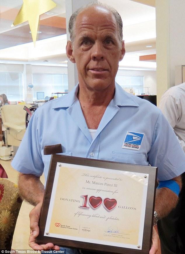 男子32年献血379升，挽救了超过1500条生命