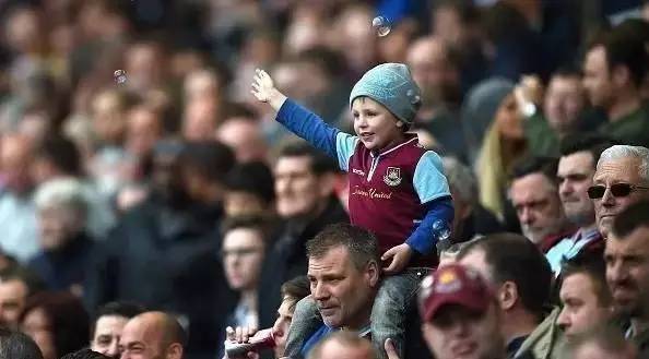 英超25周年生诞祭:哨音一响,黄金万两,娱乐很近