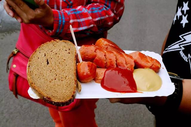 外孙带着北京大爷大妈,探秘维也纳最大菜市场