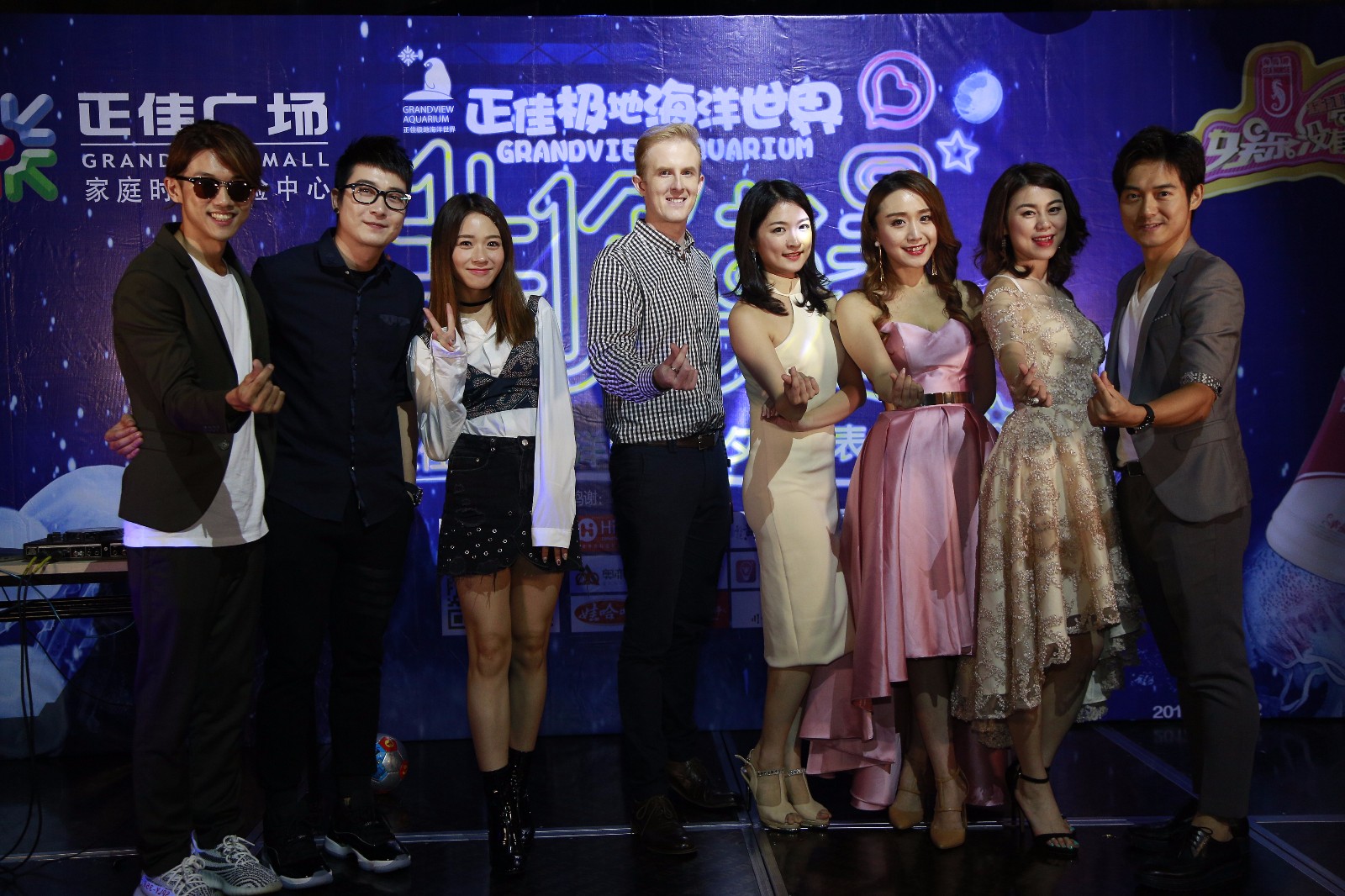 还有珠江频道签约艺人 荧幕cp冯博梁子媛现场献唱 子媛的《心碎诗》