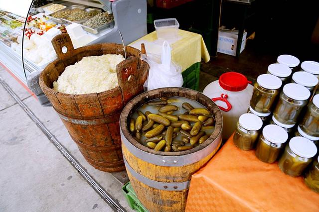 外孙带着北京大爷大妈,探秘维也纳最大菜市场