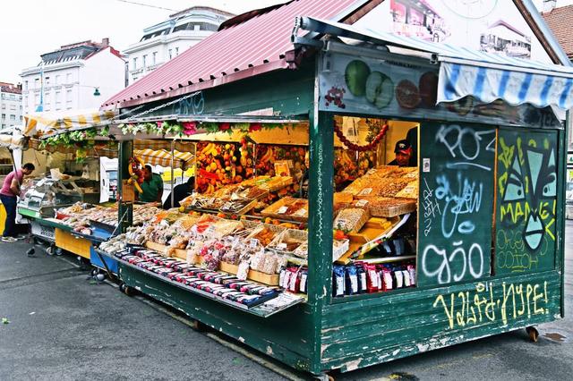 外孙带着北京大爷大妈,探秘维也纳最大菜市场